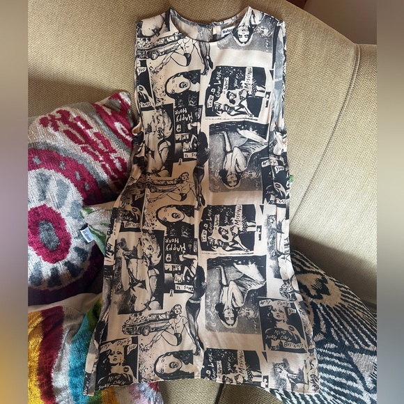 Reformation Dresses & Skirts - Reformation Monochrome Graphic Dress